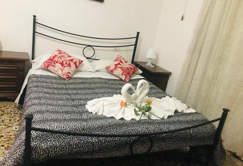 اتاق استاندارد سه تخته با بالکن, Affittacamere La Musa