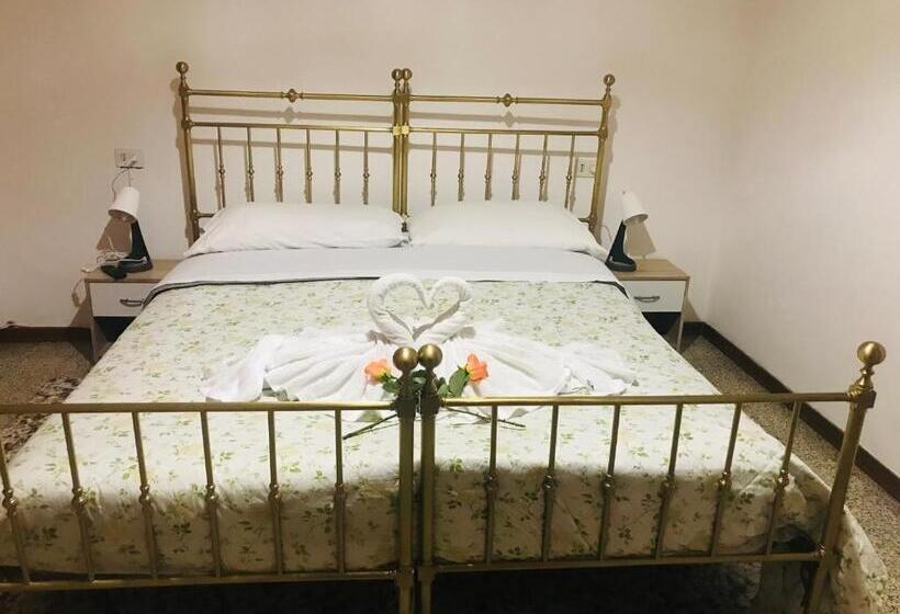 اتاق استاندارد چهارنفره با بالکن, Affittacamere La Musa