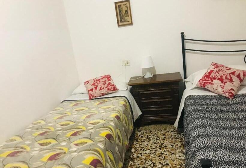 اتاق استاندارد سه تخته با بالکن, Affittacamere La Musa