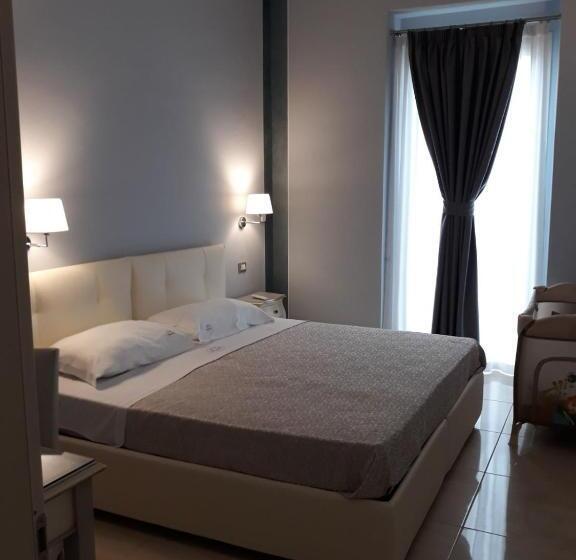 غرفة قياسية رباعية مزودة بشُرفة, Palazzo Bove