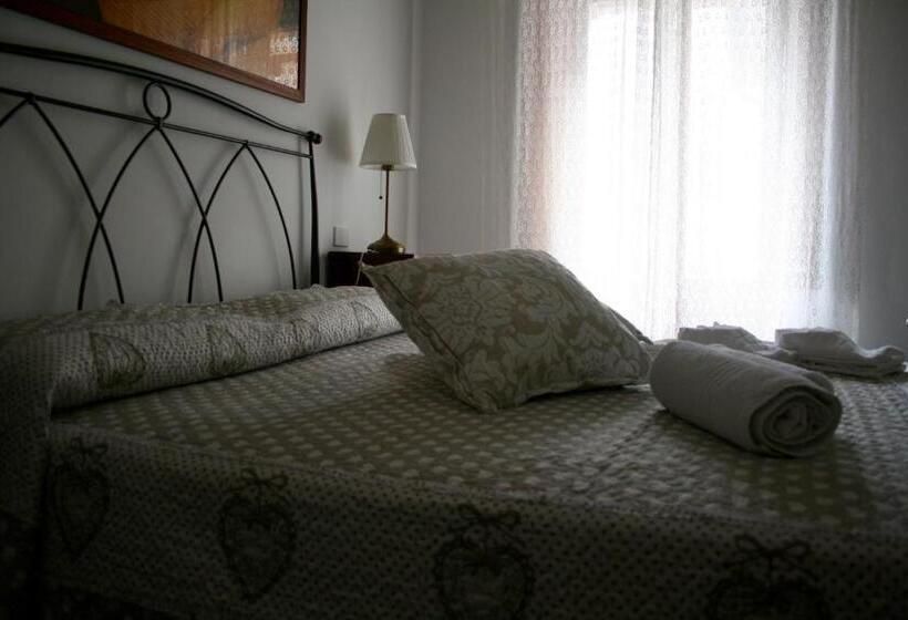 اتاق خانوادگی, Petralava Etna B&b