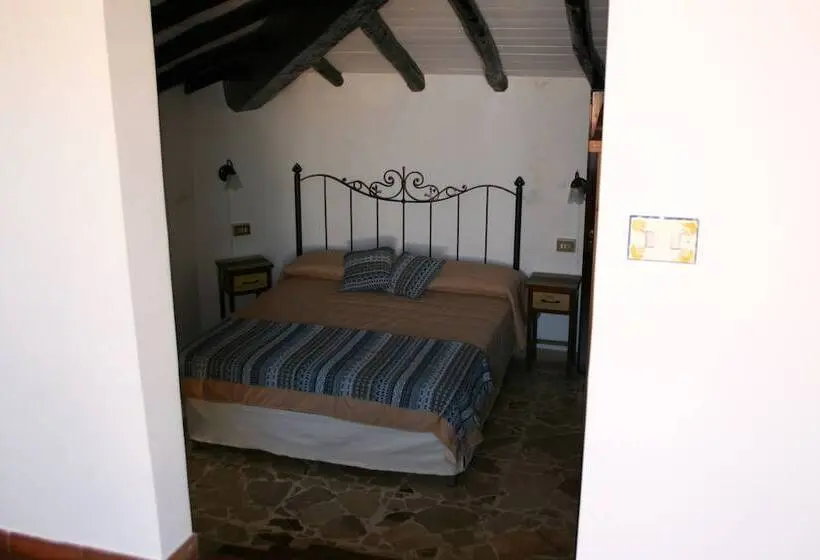 スタンダードトリプルルーム, Petralava Etna B&b
