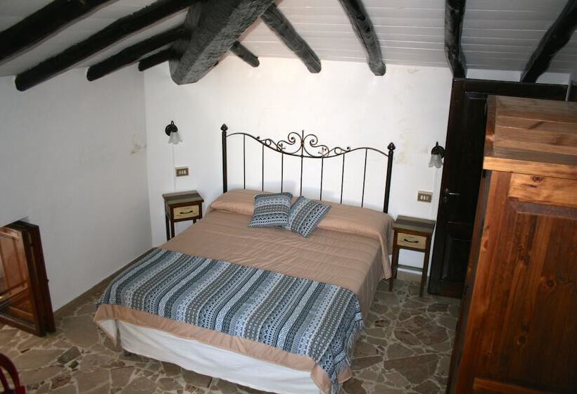 اتاق استاندارد سه نفره, Petralava Etna B&b