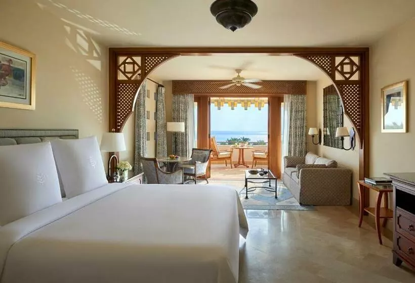 キングサイズベッドのデラックスルーム, Four Seasons Resort Sharm El Sheikh
