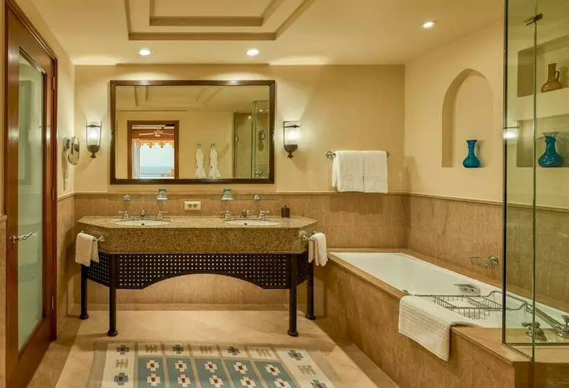 キングサイズベッドのデラックスルーム, Four Seasons Resort Sharm El Sheikh
