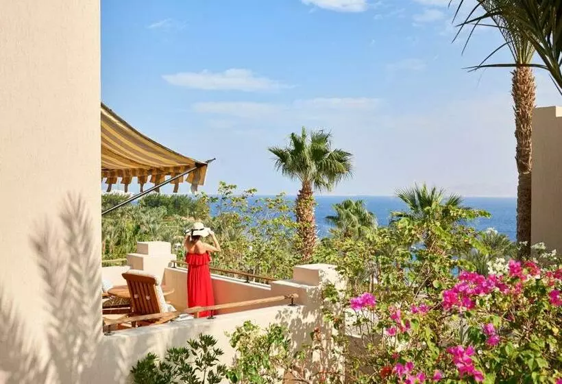 キングサイズベッドのデラックスルーム, Four Seasons Resort Sharm El Sheikh