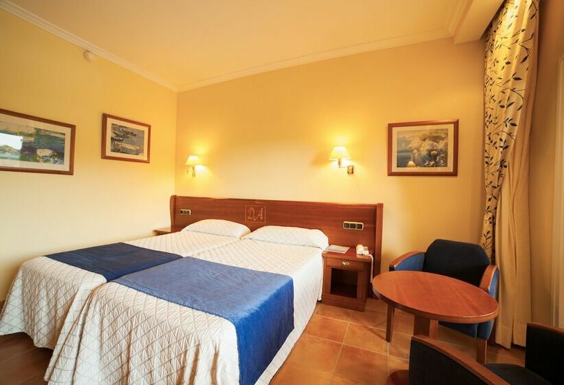 اتاق استاندارد با چشم‌انداز استخر, Bordoy Don Antonio