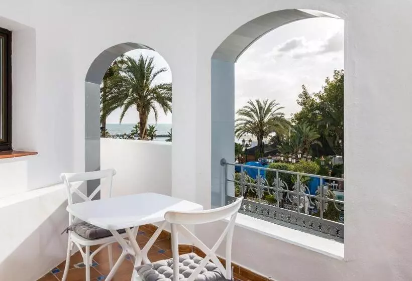 اتاق استاندارد یک نفره با چشم‌انداز دریا, Boutique Hotel B51