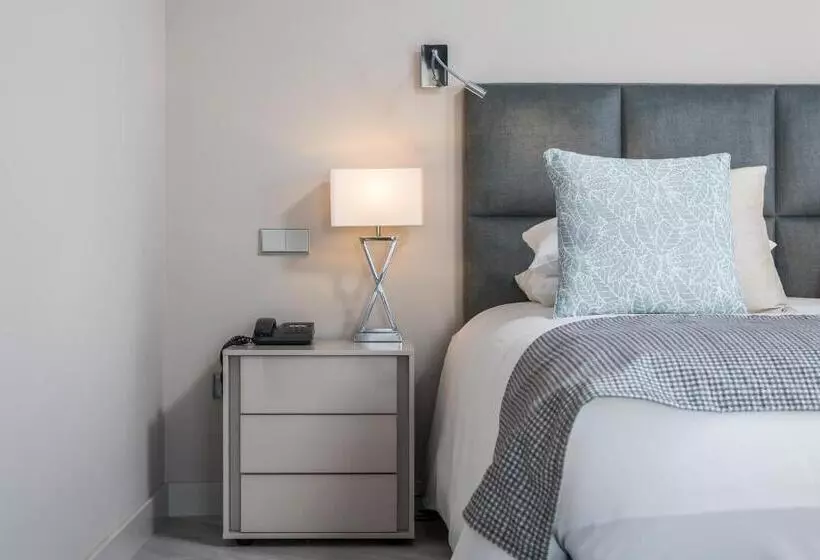 اتاق لوکس با بالکن و چشم‌انداز دریا, Boutique Hotel B51