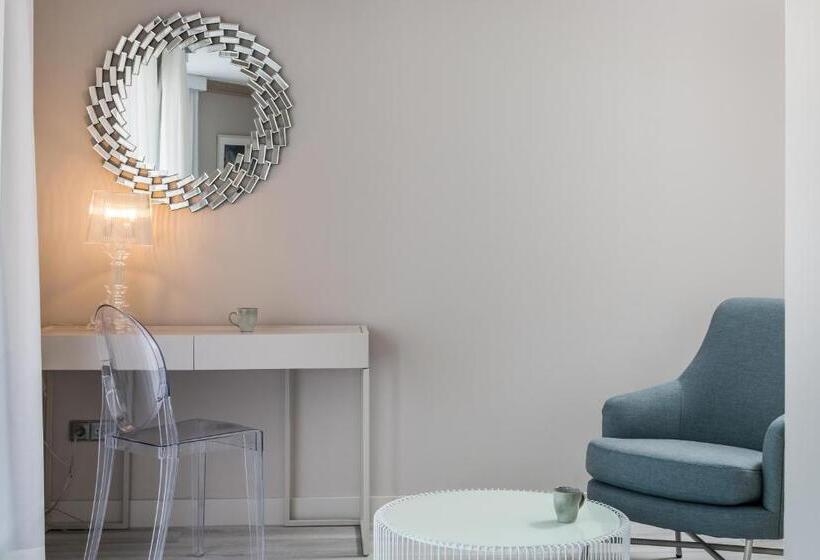 חדר דלוקס עם מרפסת נוף לים, Boutique Hotel B51