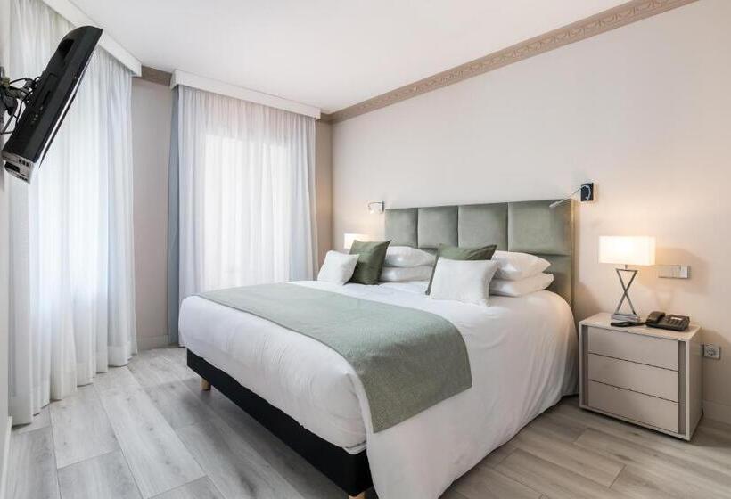 חדר דלוקס עם מרפסת נוף לים, Boutique Hotel B51