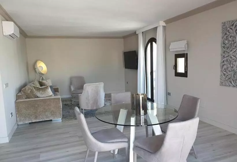 سوییت سوپریور, Boutique Hotel B51