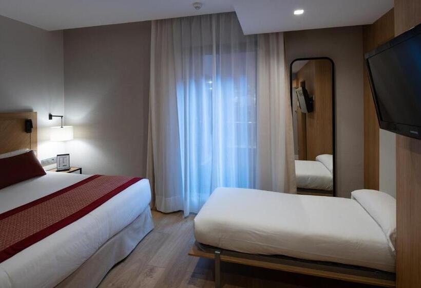 Номер Стандарт Трехместный, Catalonia Eixample 1864