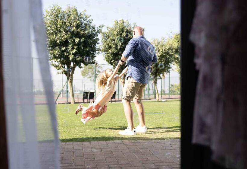 اتاق خانوادگی, Crowne Plaza Muscat, An Ihg