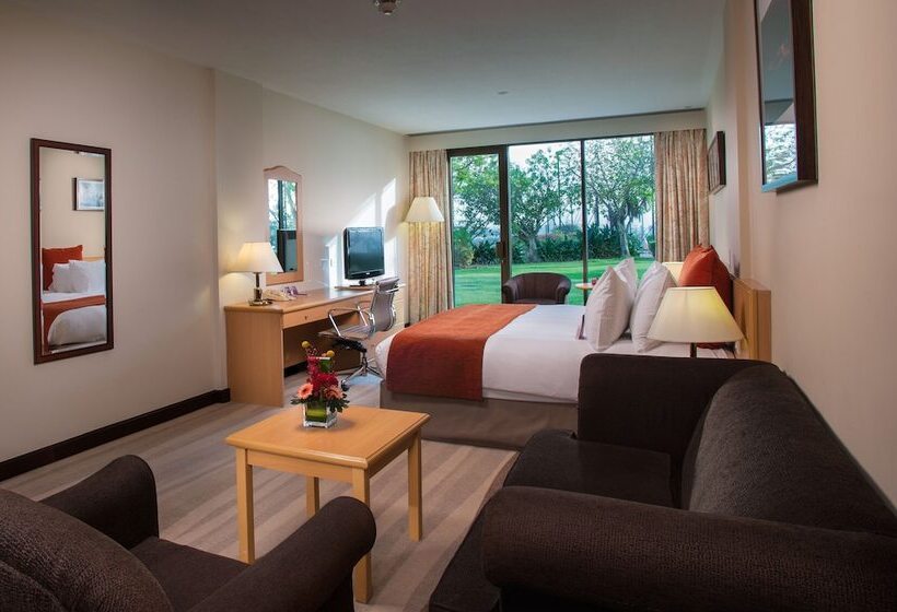 اتاق خانوادگی, Crowne Plaza Muscat, An Ihg