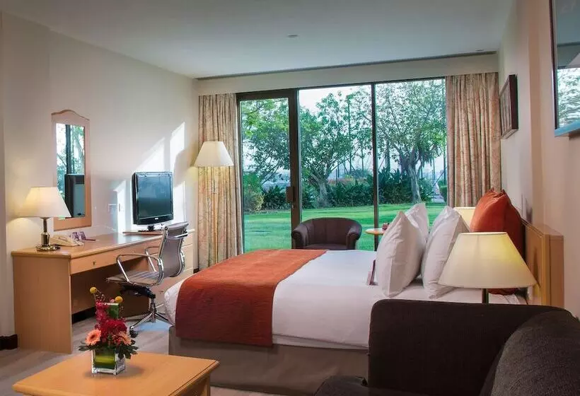 ファミリールーム, Crowne Plaza Muscat, An Ihg