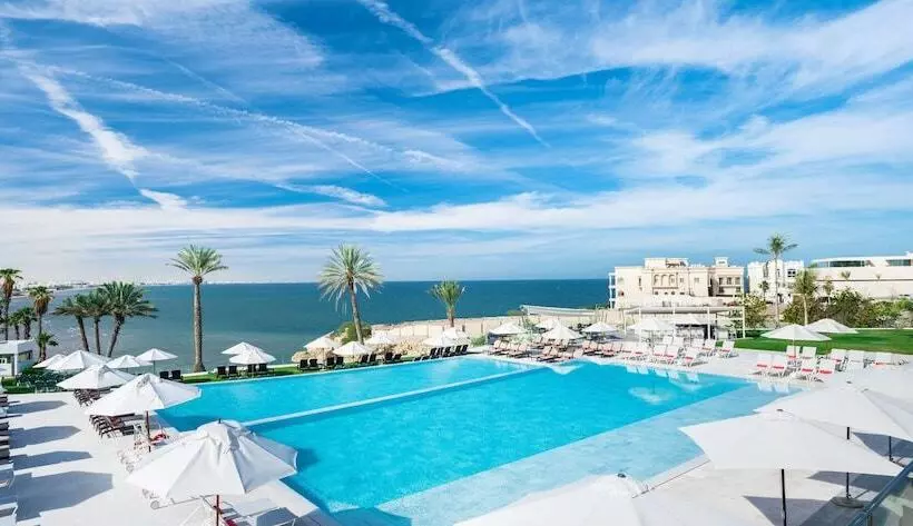 オーシャンビュースタンダードルームバルコニー付き, Crowne Plaza Muscat, An Ihg