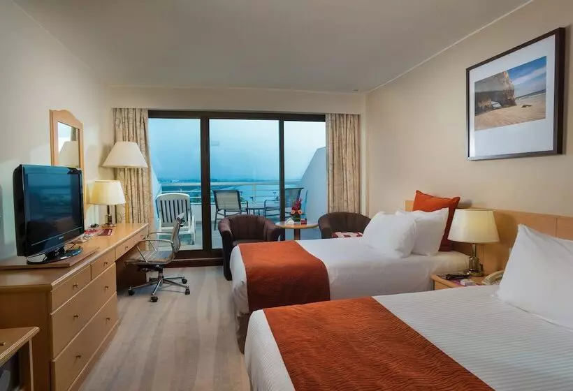 オーシャンビュースタンダードルームバルコニー付き, Crowne Plaza Muscat, An Ihg