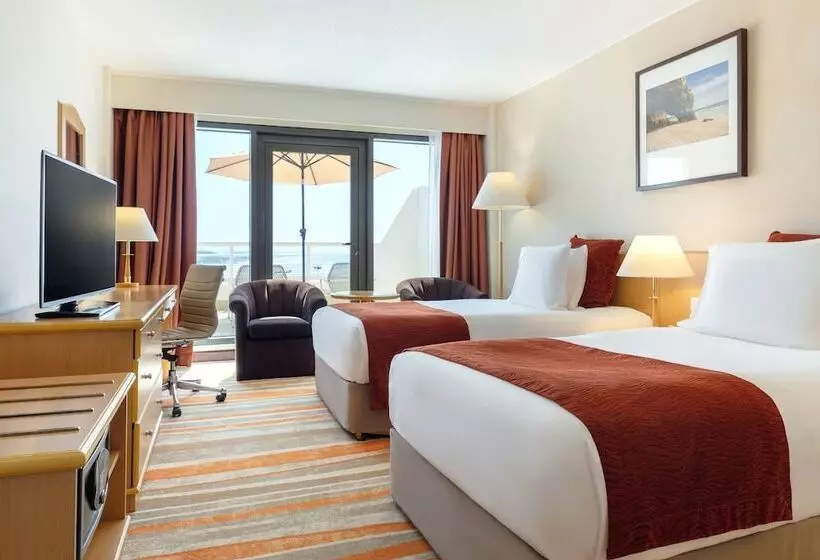 オーシャンビュースタンダードルームバルコニー付き, Crowne Plaza Muscat, An Ihg