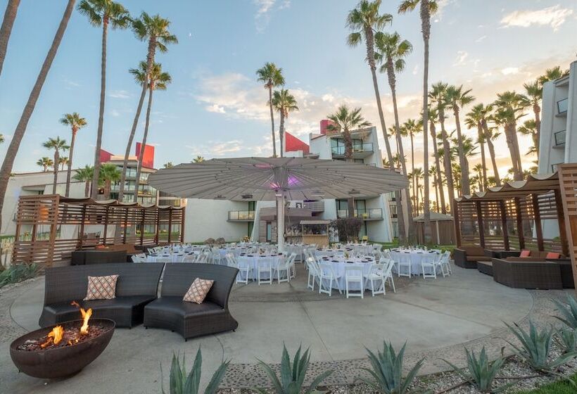 带2个双人床的标准工作室, Maya   A Doubletree By Hilton