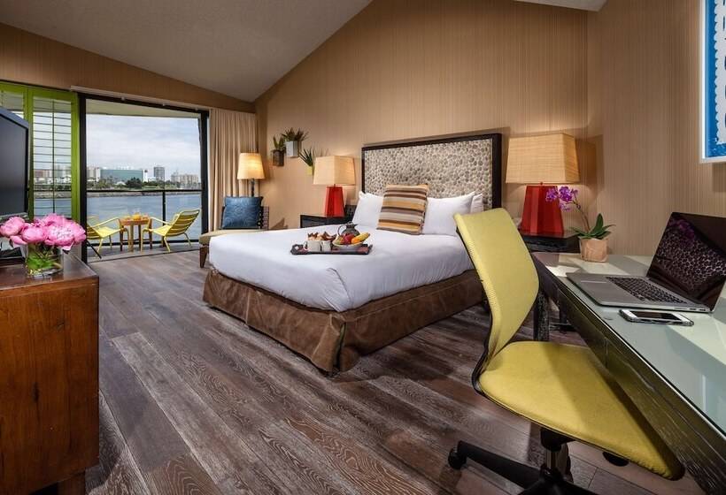 전망 스탠다드 룸 더블 침대, Maya   A Doubletree By Hilton