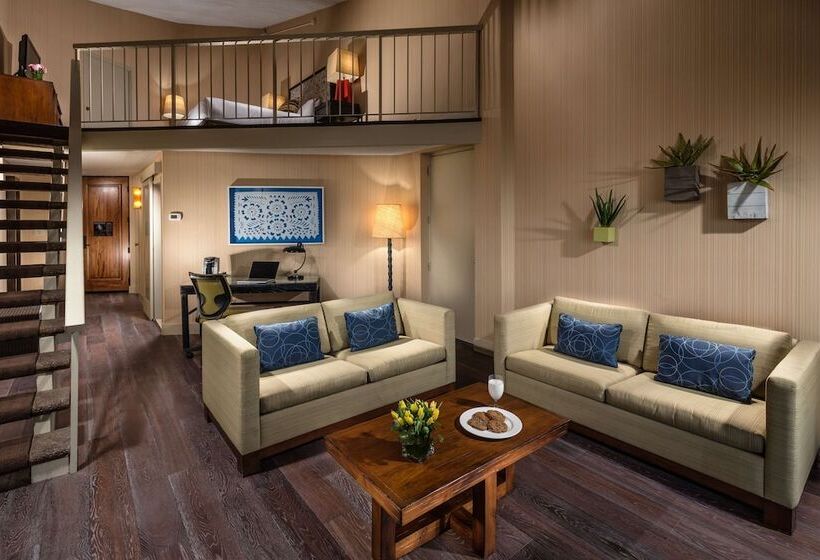 带景观的带双人床的标准间, Maya   A Doubletree By Hilton