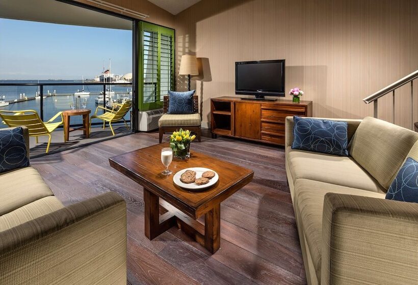 带景观的带双人床的标准间, Maya   A Doubletree By Hilton