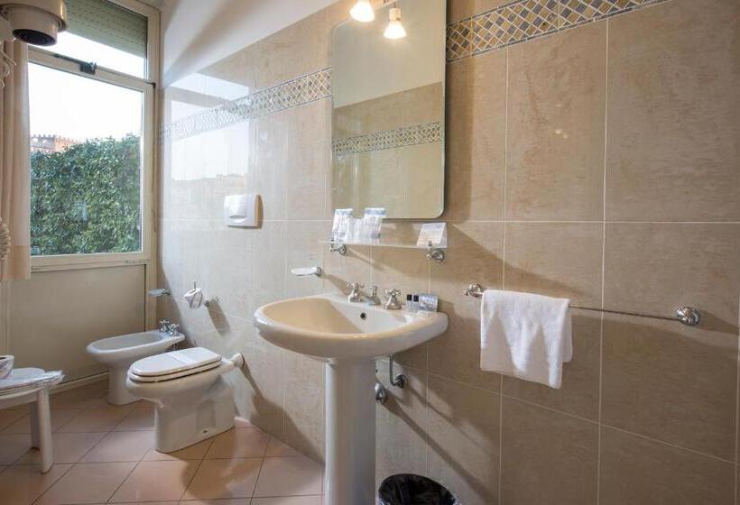 Chambre Standard Vue Ville, Minerva