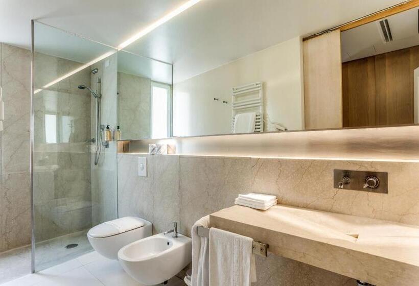 Economy Triple Room, Minerva