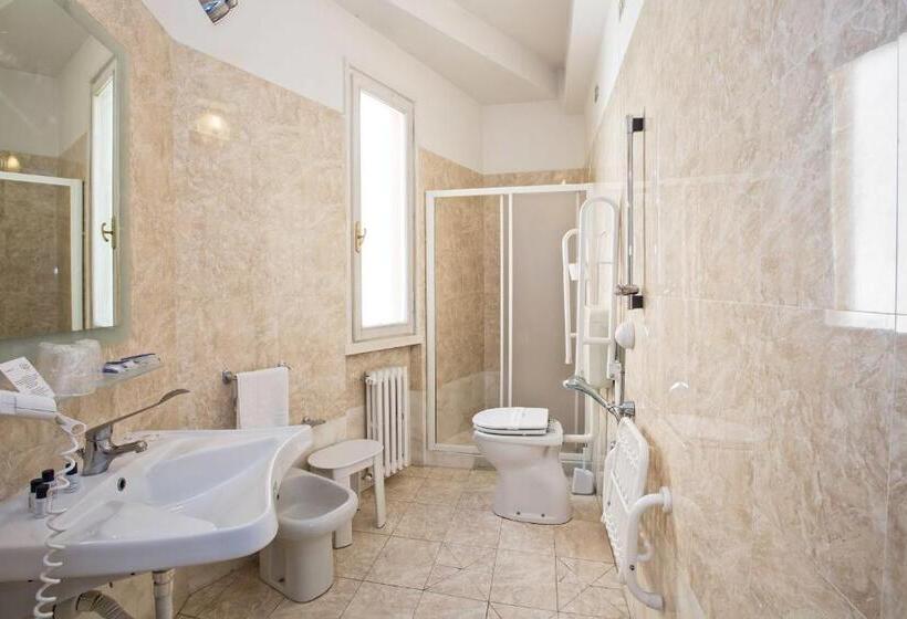 Chambre Quadruple Standard, Minerva