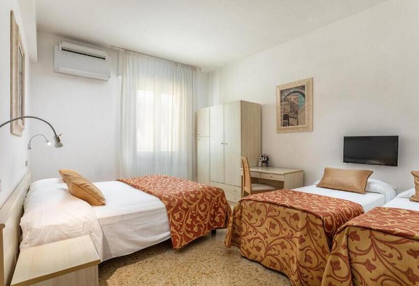 Chambre Quadruple Standard, Minerva