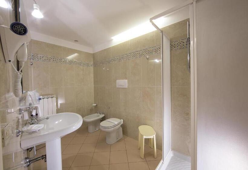 Chambre Quadruple Supérieure, Minerva