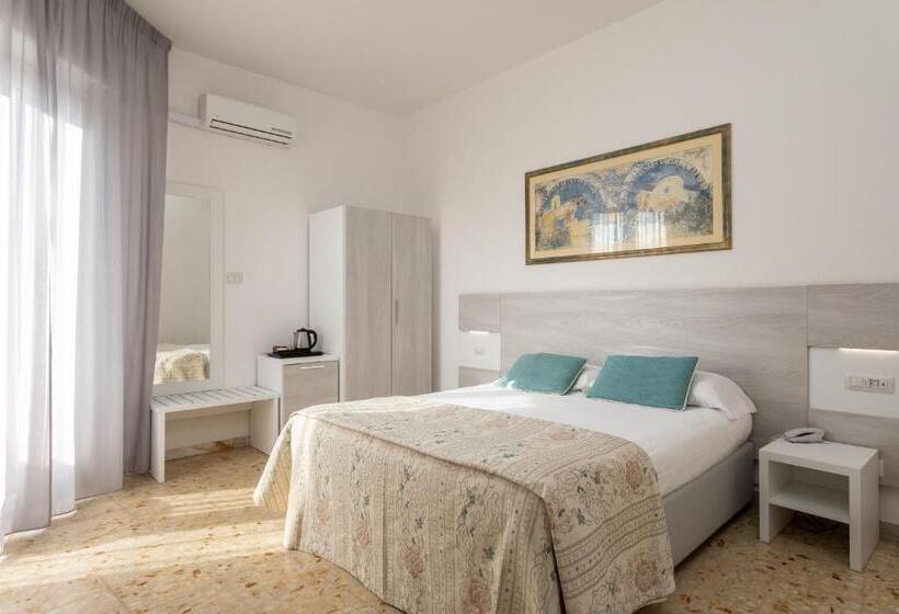 Chambre Standard Vue Ville, Minerva