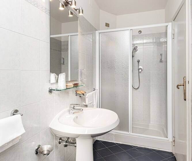 Chambre Triple Economy, Minerva