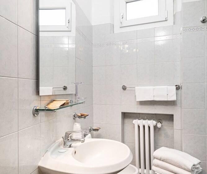 Chambre Triple Economy, Minerva