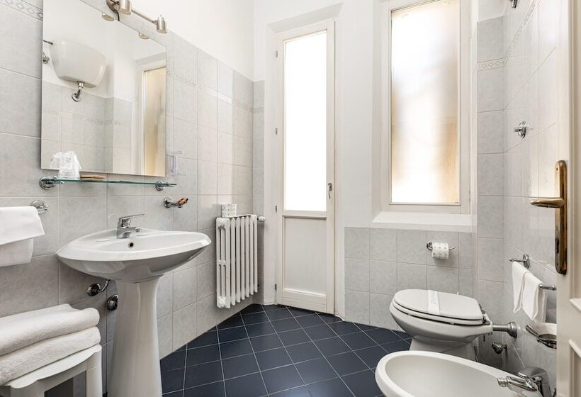 Economy Triple Room, Minerva