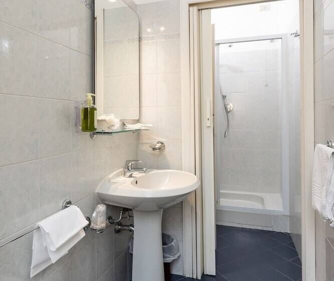 Chambre Quadruple Standard, Minerva