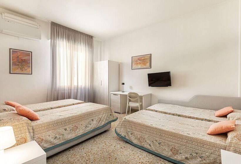 Chambre Quadruple Standard, Minerva