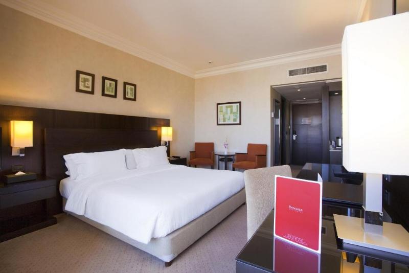 스위트 킹사이즈 침대, Ramada Plaza By Wyndham Beirut Raouche