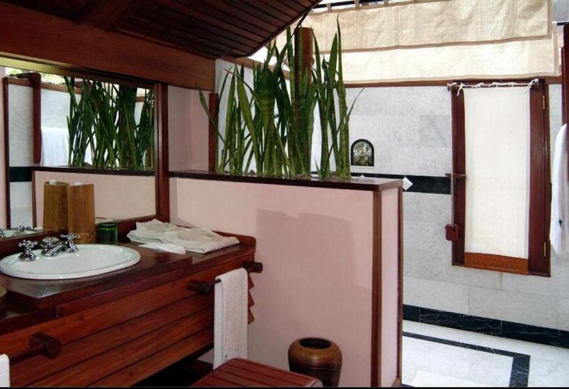 اتاق لوکس با چشمانداز باغ, Sandoway Resort