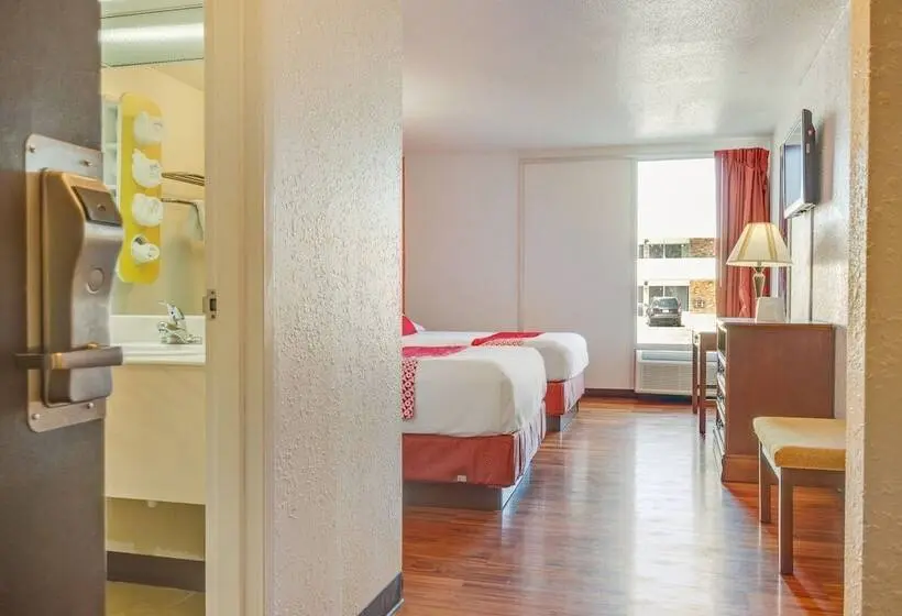 ２ダブルベッドのスタンダードルーム, Oyo Hotel Mona Lake Muskegon