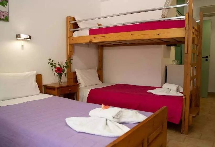 Chambre Triple Standard, Dimitris Villa