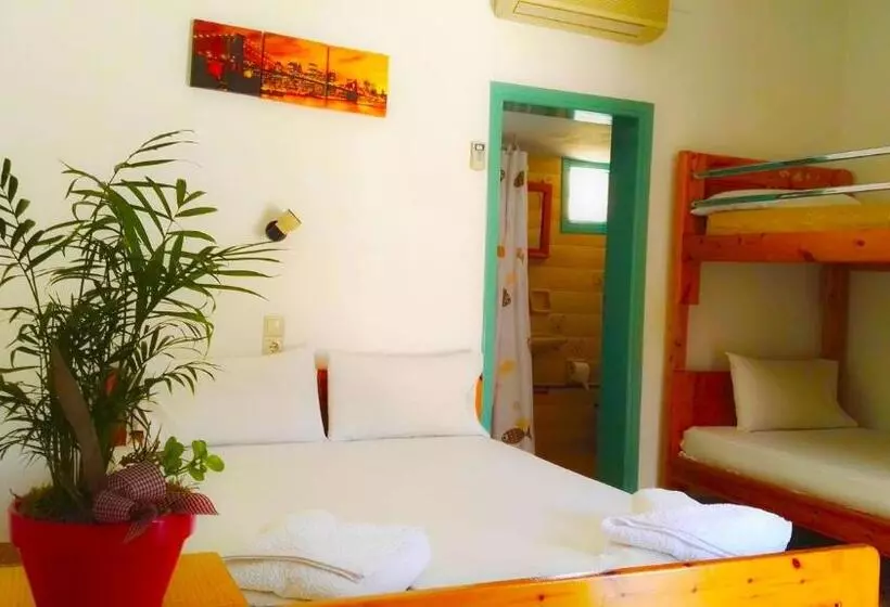 Chambre Quadruple Standard, Dimitris Villa