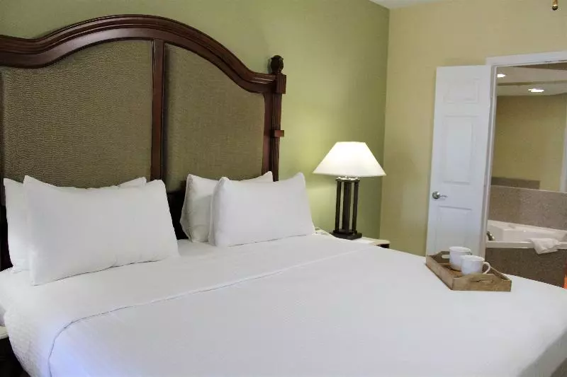 キングサイズベッドのスイートルーム, Doubletree Resort By Hilton Grand Key   Key West