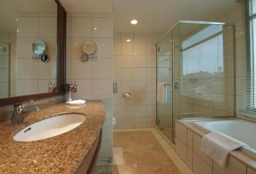 اتاق لوکس با تخت بزرگ, Eastin Hotel Kuala Lumpur