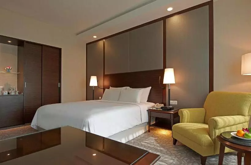 اتاق لوکس با تخت بزرگ, Eastin Hotel Kuala Lumpur