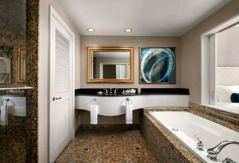 اتاق استاندارد با تخت بزرگ, Fairmont Vancouver Airport Interminal