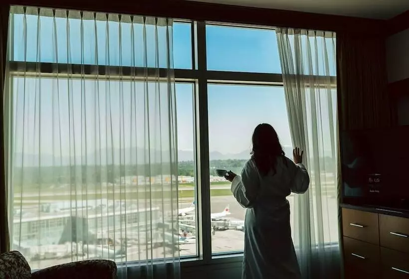 اتاق استاندارد با تخت بزرگ, Fairmont Vancouver Airport Interminal