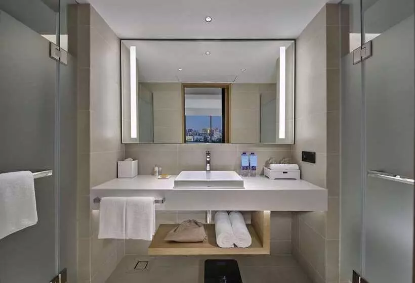 سوئیت جونیور با تخت بزرگ, Hilton Colon Guayaquil