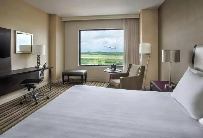 اتاق استاندارد با تخت بزرگ برای معلولان, Hyatt Regency Pittsburgh International Airport